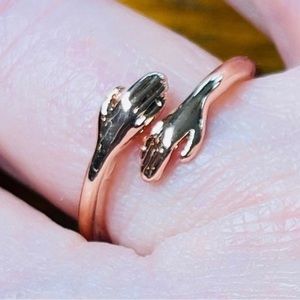 Women’s Rose Gold HUG Ring Sz 7 New